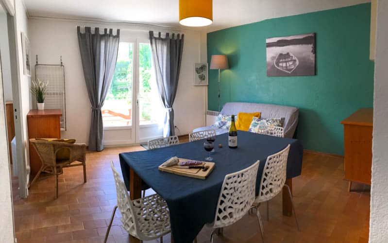 18052018-IMG_0320-1 Salon d'un gîte du domaine